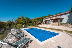 Villa with barbeque, pool & terrace - Image 3