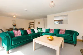 Cottage with garden - Image 3