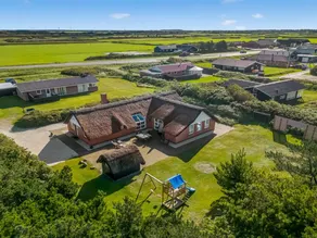 Family-oriented spacious holiday home with terrace, private pool & sauna - Image 3