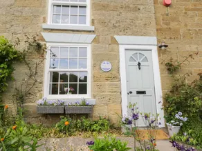 Cottage with garden - Image 2