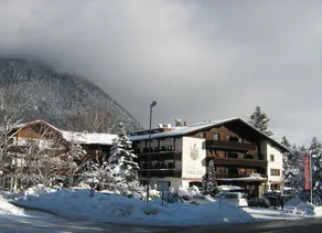 Aparthotel with garden, sauna & pool - Image 4