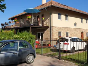 Erdgeschosswohnung mit Terrasse für sechs Personen - Image 2