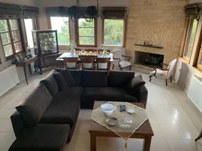 Villa avec jardin, barbecue et terrasse | Vue ville - Image 2