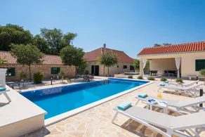 Villa with garden, sauna & terrace | Mountain view - Image 5