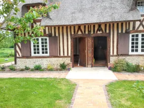 Fully equipped spacious holiday home with garden, terrace & barbeque - Image 3