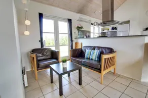 Family-friendly charming holiday home with hot tub & terrace | Pets are welcome - Image 4