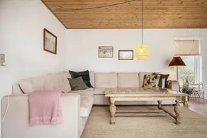 Holiday home with terrace - Image 3