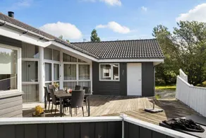 House with terrace, sauna & barbeque - Image 2