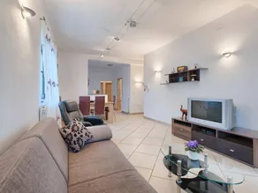 Apartment with terrace, garden & private pool - Image 4