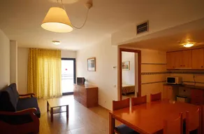 Flat with terrace & pool - Image 2