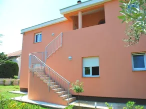 Apartment with garden & terrace - Image 3