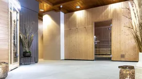 Apartment with sauna & pool - Image 3