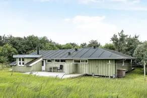 House with hot tub, sauna & BBQ - Image 3