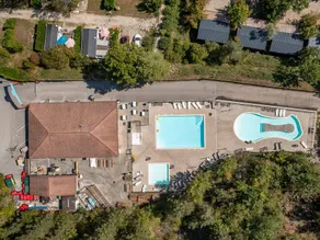 Chalet mit beheiztem Pool und Terrasse - Image 2