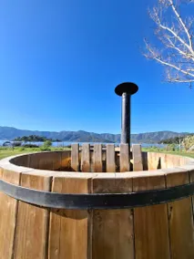 Lakefront Aculeo Red House Wifi Pet & Wood Hot Tub - Image 5