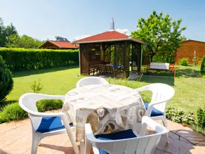 House with garden, terrace & barbecue - Image 2