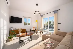 Villa avec barbecue, piscine privée et terrasse - Image 3