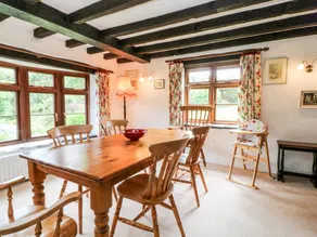 Cottage with BBQ & garden - Image 4