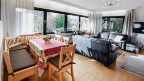 Family-oriented apartment with garden & terrace - Image 2
