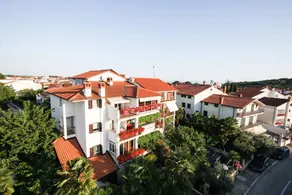 Holiday apartment with terrace, BBQ & garden - Image 2