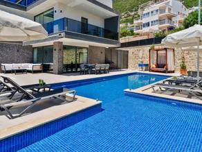 Holiday home with terrace, garden & private pool | Sea view - Image 3
