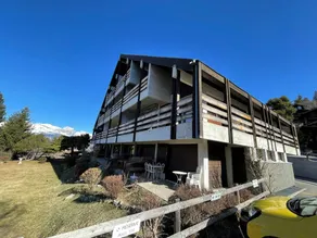 Apartment with terrace & garden - Image 2