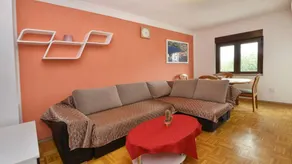 Flat with terrace - Image 2