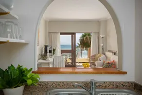Central Beachfront Apartment Next to the Marina - Image 2