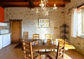 Fully equipped gite with terrace, barbecue & garden | Pets allowed - Image 5