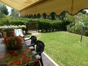 Villa with garden - Image 2