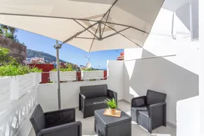 Holiday Home with Sea and Mountain Views - Image 5