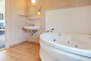Fully equipped wonderful holiday home with terrace, garden & hot tub | Pets are welcome - Image 3