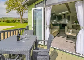 House with hot tub - Image 2