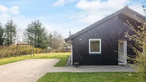 Holiday home with terrace, pool & jacuzzi | Pet-friendly - Image 2