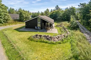 Holiday home with terrace, jacuzzi & BBQ - Image 2