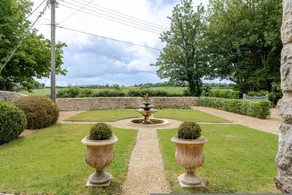 1641 Historic Farmhouse Sleeps 16 Bath Bristol - Image 2