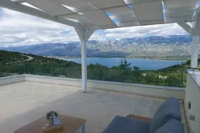 Holiday home with terrace - Image 4