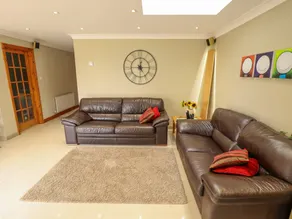 Cottage with garden - Image 3