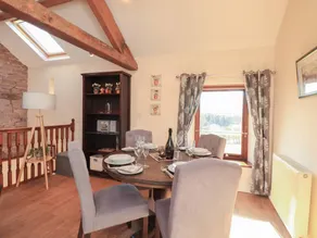 Family-oriented cottage with garden & terrace - Image 3
