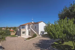 Villa near Rovinj with private pool, sauna, jacuzzi and gym - Image 5