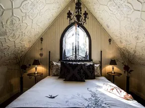 French-Inspired Couples Vacation Retreat Close to the Hot Springs in Rye, Australia - Image 4