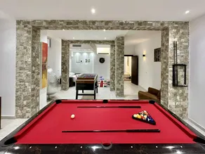 Apartment with garden - Image 3