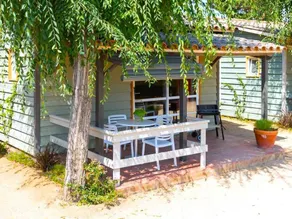 Bungalow with terrace & pool - Image 4