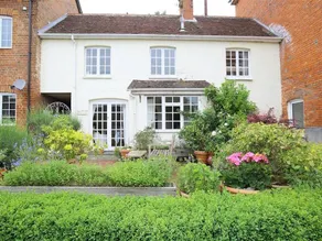 Cottage with garden - Image 2