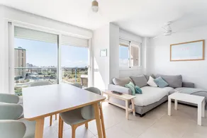 Charmant appartement entièrement équipé avec terrasse et piscine | Vue mer | À côté de la plage - Image 2