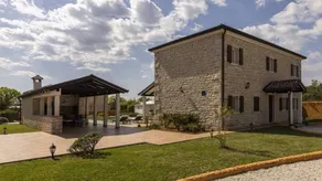 Villa with garden, private pool & BBQ - Image 5
