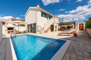 Villa with BBQ, private pool & garden | Garden view - Image 4