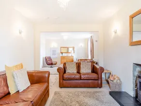 Family-oriented beautiful cottage with garden - Image 4