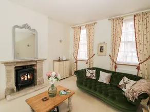 Family-oriented charming cottage with garden - Image 4