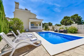 Voll ausgestattete gemütliche Villa mit Terrasse, Garten und privatem Pool | Haustiere erlaubt - Image 2